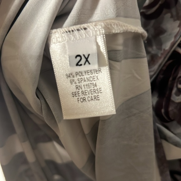 ♟️Apt. 9 Shortsleeve Top♟️ - Picture 4 of 4